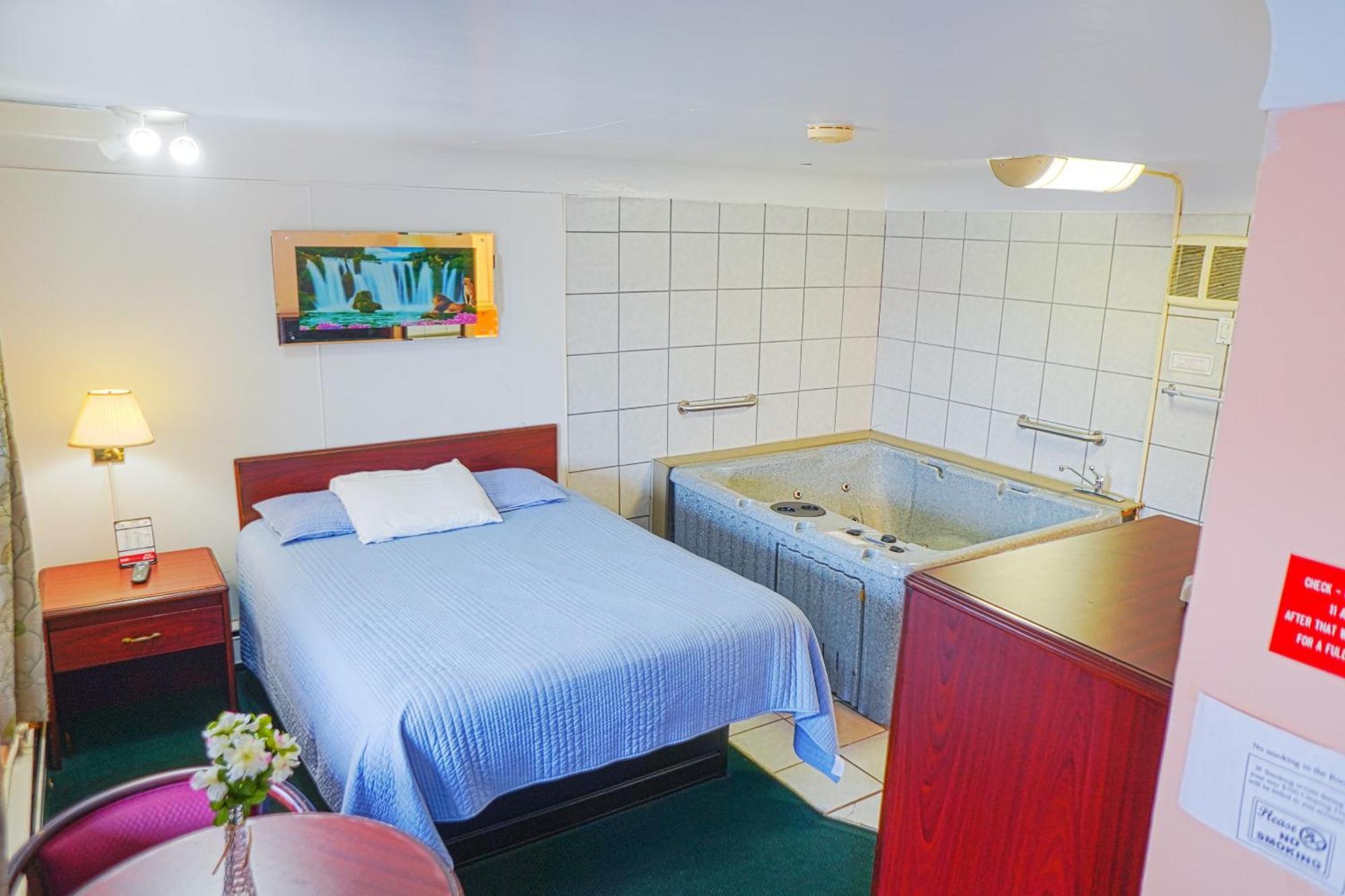 Bay Motel By Oyo Bay City Exterior photo