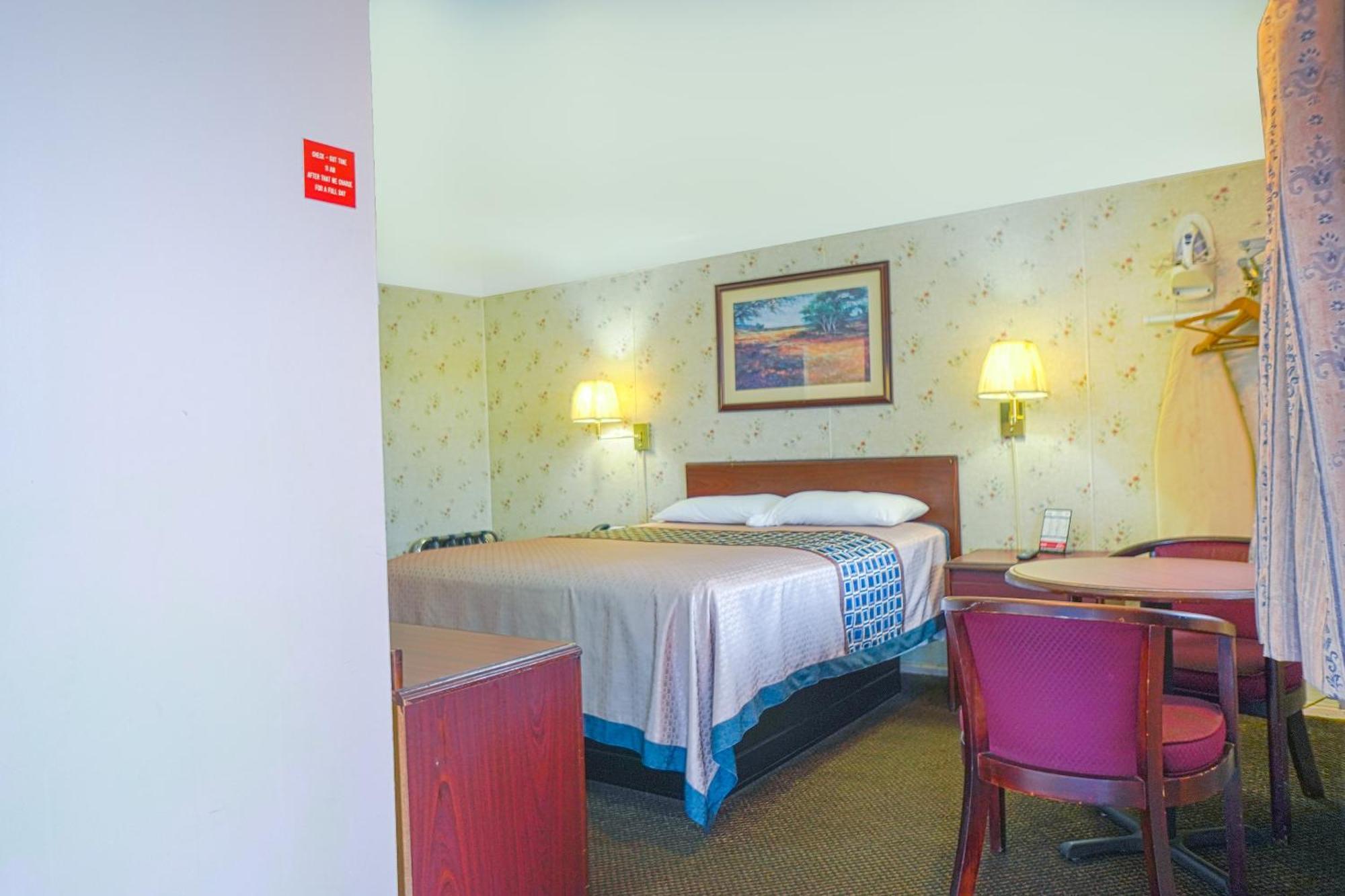Bay Motel By Oyo Bay City Exterior photo